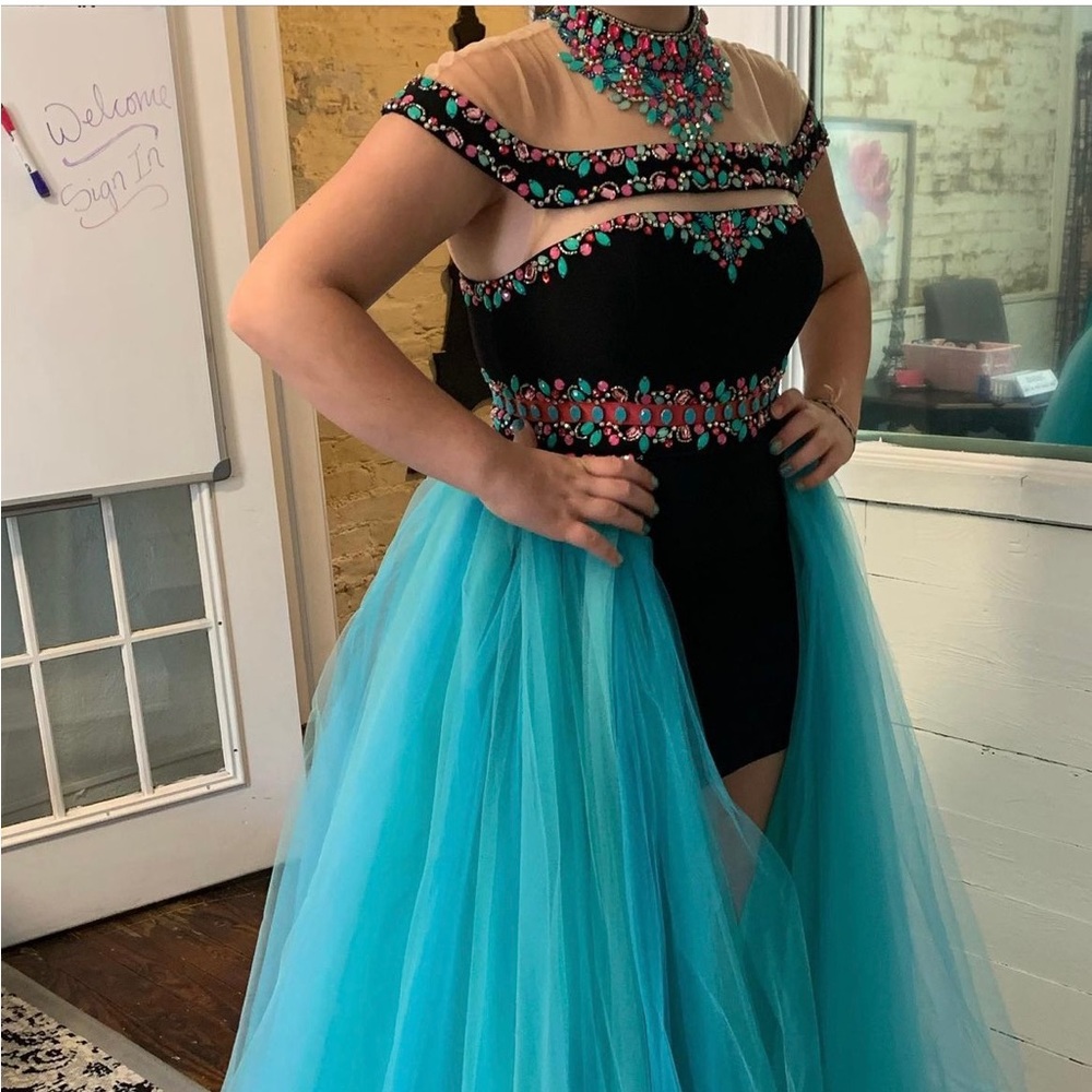 Rachel Allen customized fun fashion
